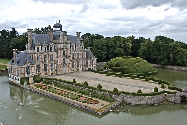 Beaumesnil Castle
